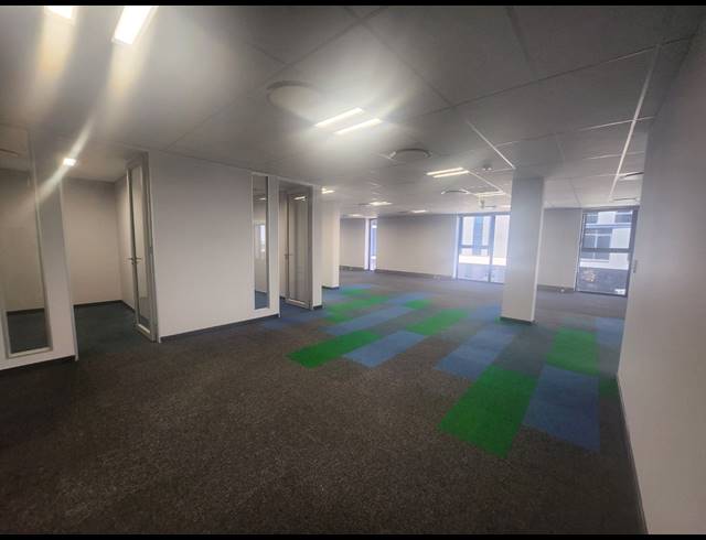878M² OFFICE TO LET IN VORNA VALLEY